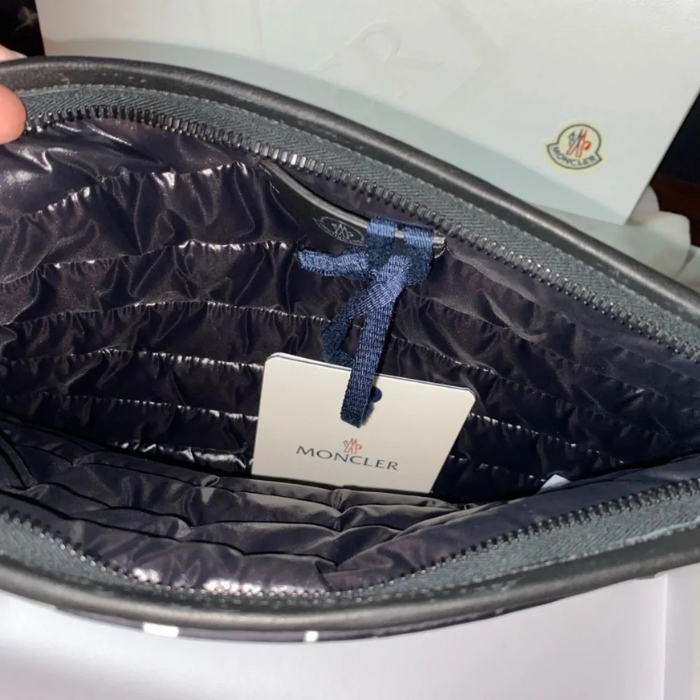 Moncler clutch bag ⛷️ - Picture 4 of 4